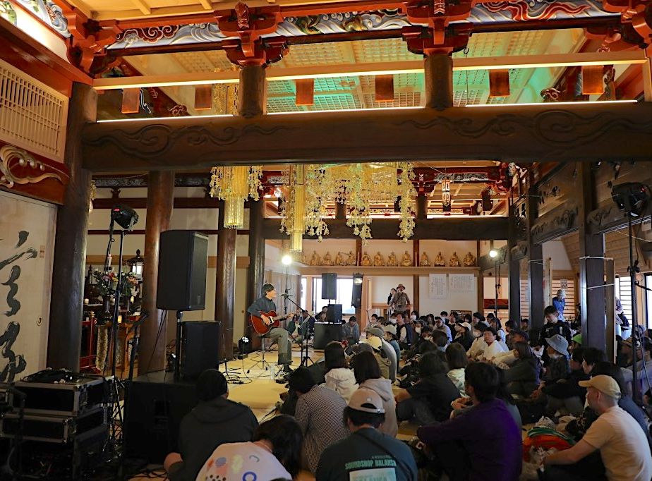 日比谷野音でのbonobos解散ライブからおよそ１ヶ月後の「結いのおと」で、蔡忠浩がライブ後に選んだフェス飯は？