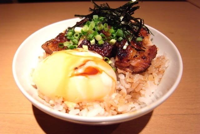 炭火焼 鶏まぶし丼　オルガン