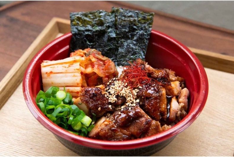 炭火焼 鶏まぶし丼　オルガン
