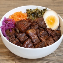 魯肉飯（ルーローハン）