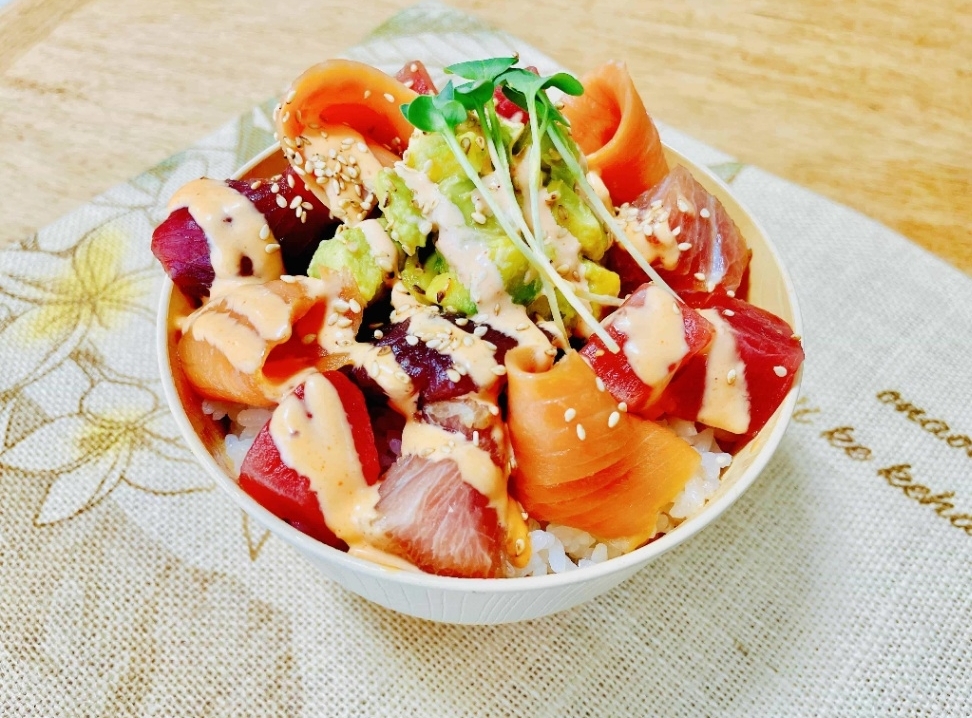 ハワイアンスパイシーポキ丼