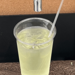 蛇口から梨ジュース