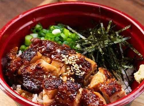 炭火焼 秘伝のたれ 鶏まぶし丼