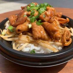 ホルモンマニア丼