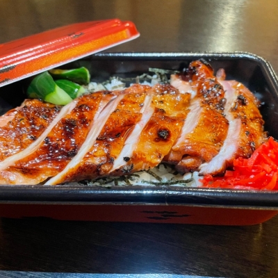 備長炭焼鳥とりやす