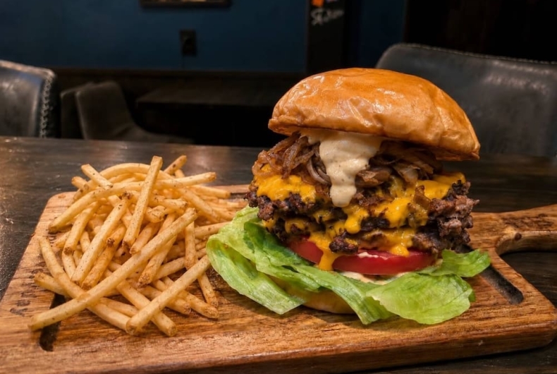 THE HAMBURGER INN
