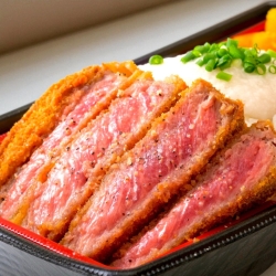 牛とろかつと麦とろご飯のハーフ重