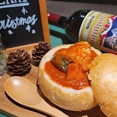 シチューパン　ごろごろチキンのトマトソース煮込み