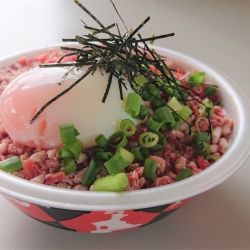 温玉のせ十勝牛とろ丼