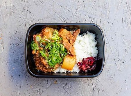 牛すじ煮込み丼