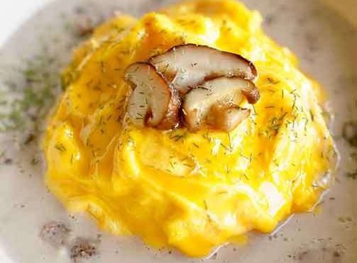 秋田きのこの濃厚クリームオムライス