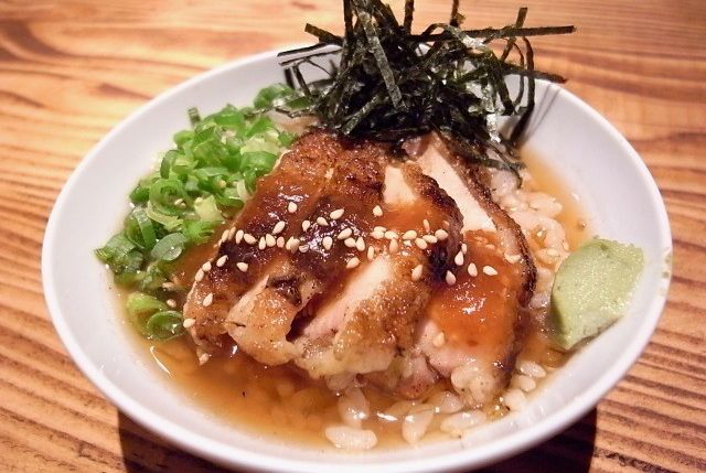炭火焼 鶏まぶし丼　オルガン