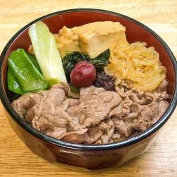 梅すき焼き丼