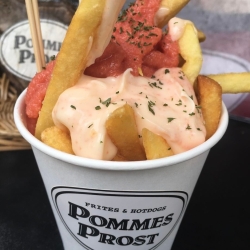 ベルギーフライドポテト　こぼれ明太子ソース