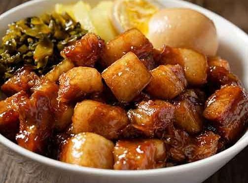 ゴロゴロ肉の魯肉飯