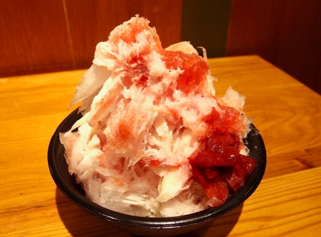 自家製 果肉入いちごミルクかき氷