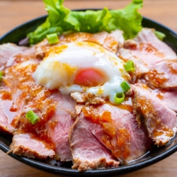 炙りローストポーク丼