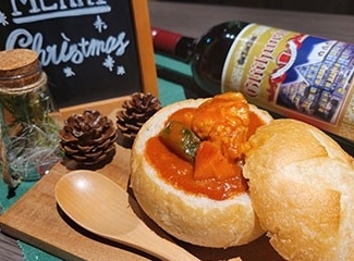 シチューパン　ごろごろチキンのトマトソース煮込み