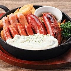 ソーセージ8種類盛り合わせホワイトチーズの積雪風 ポテト付き