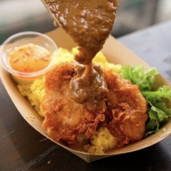 ロケットチキン濃厚カレーセット