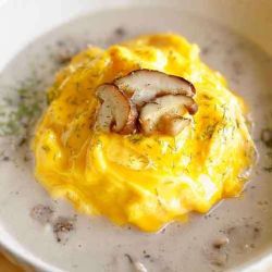 秋田きのこの濃厚クリームオムライス