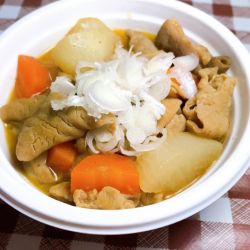 寒い時はもつ煮込み