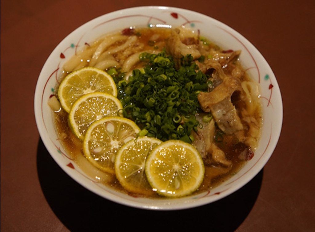 関西出汁のすだちかすうどん