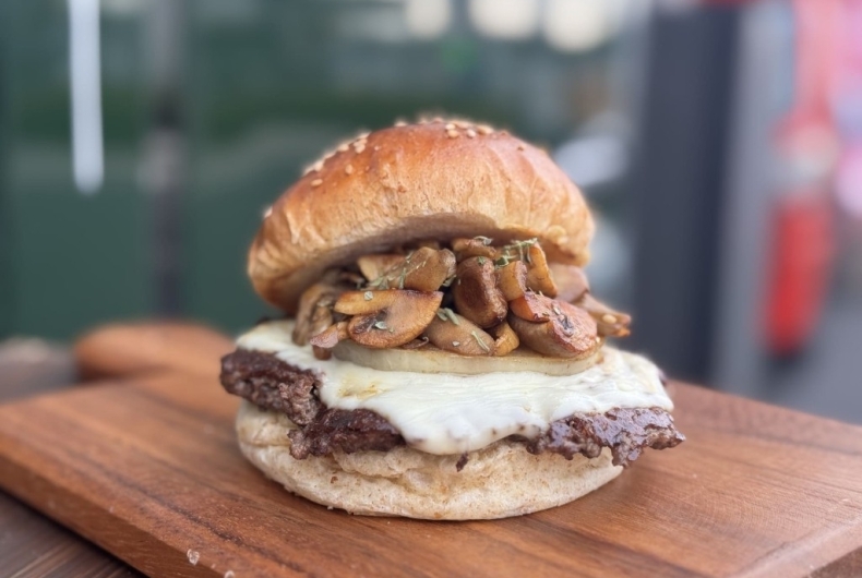 CHIBA BELIEVER IN BURGER