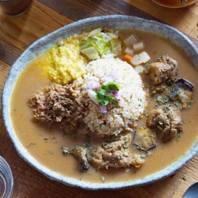 創作カレーツキノワx本町ぼんてん