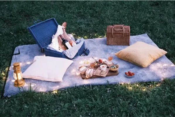 OUTDOOR TASTY LUNCH SESSION