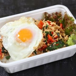 ｶﾞﾊﾟｵﾗｲｽ(挽き肉のﾊﾞｼﾞﾙ炒め)