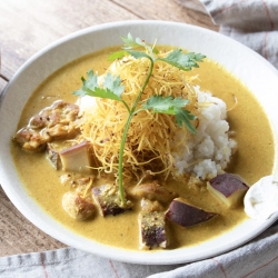 おいもとチキンの粒マスタードカレー