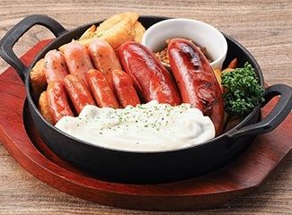 ソーセージ8種類盛り合わせホワイトチーズの積雪風 ポテト付き