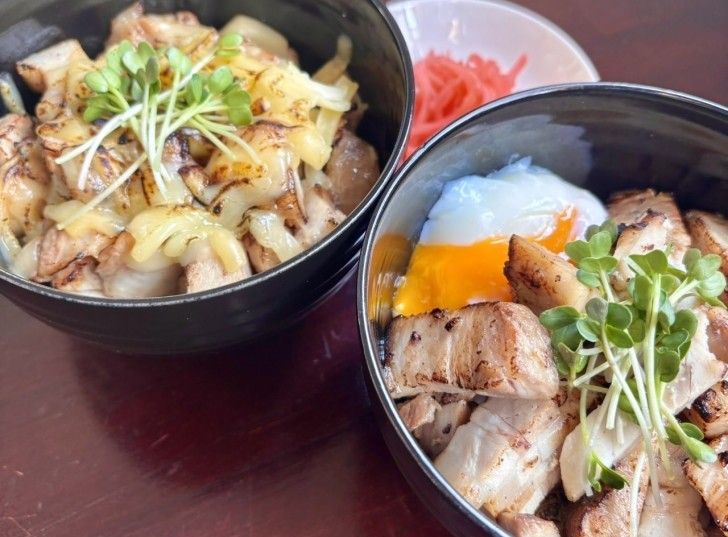 温玉チャーシュー丼・焼きチーズチャーシュー丼