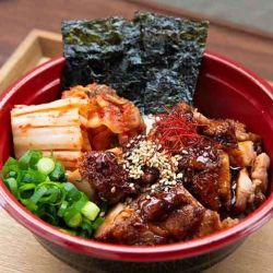 炭火焼 韓香鶏まぶし丼