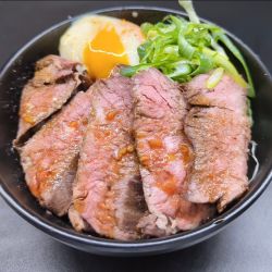九条ネギと黒七味のハラミ焼肉丼