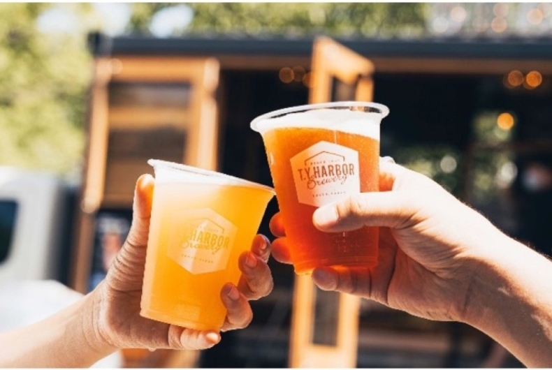 EL CAMION by T.Y.HARBOR BREWERY