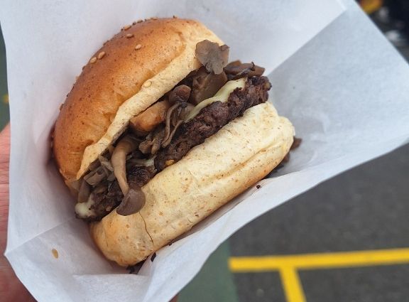CHIBA BELIEVER  IN  BURGER