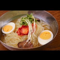 焼肉屋の冷麺