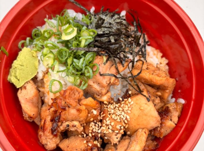 炭火焼 鶏まぶし丼　オルガン