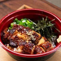炭火焼 秘伝のたれ 鶏まぶし丼